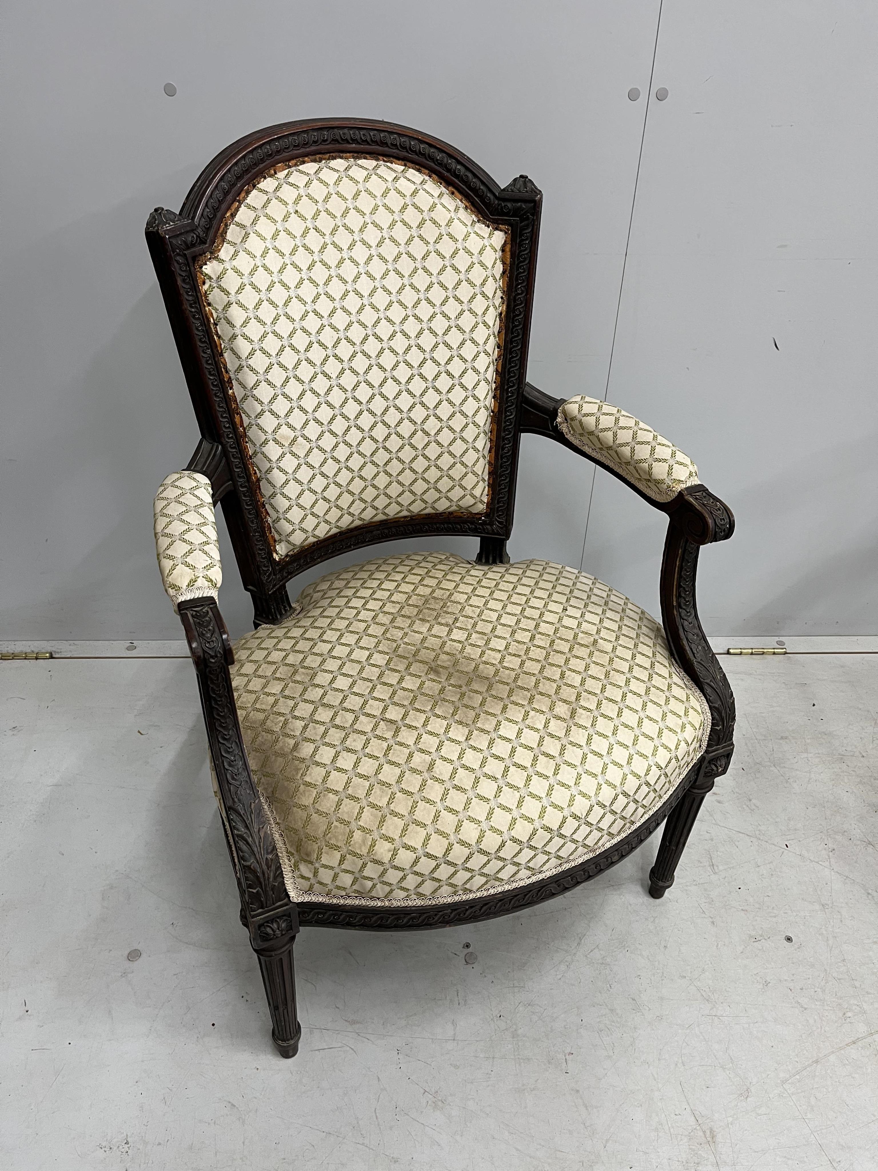 A pair of early 20th century mahogany fauteuil, width 59cm, depth 50cm, height 91cm